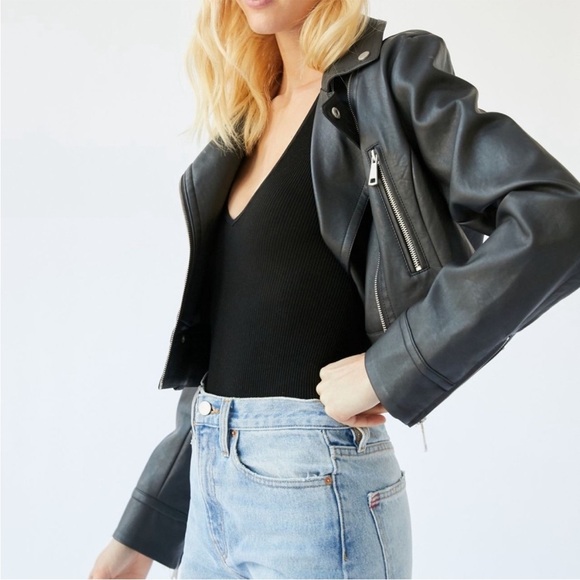 Urban Outfitters Out From Under Hailey Seamless Plunging Black Ribbed Bodysuit - Picture 2 of 8